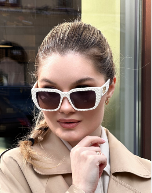 Белая оправа в солнцезащитных очках Белая оправа в солнцезащитных очках